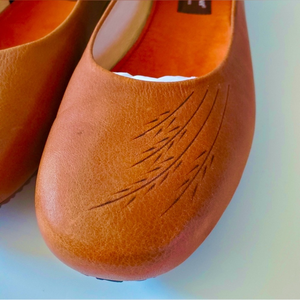 Manitobah Mukluks Earth Moccasins in Tobacco Womenโs Size 11 (fits like 10-10.5) - Picture 3 of 8